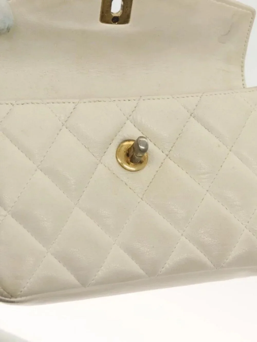 CHANEL Matelasse Chain Waist bag Lamb Skin White Gold CC Auth BA5530